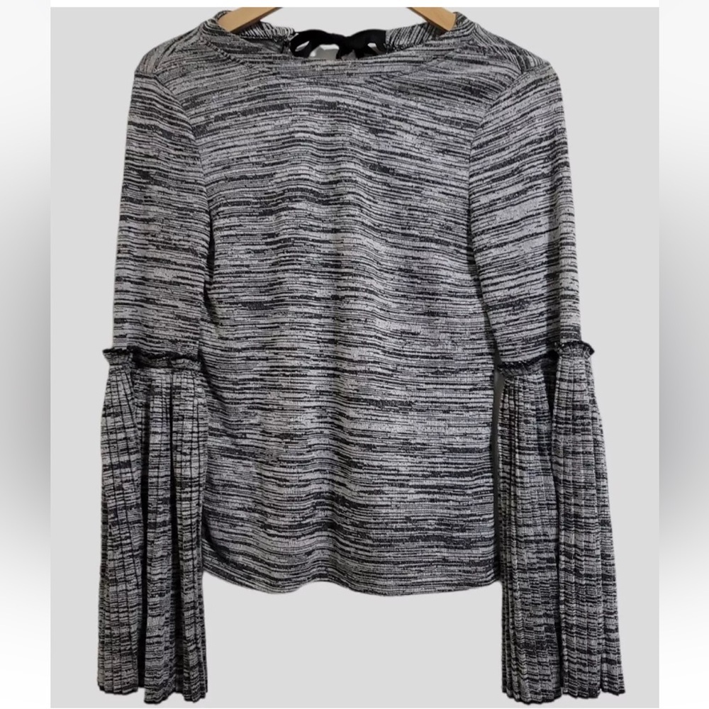 🟠NWT HEART SOUL Pleated Bell Sleeve Back-Tie Top in Black/Gray LG
